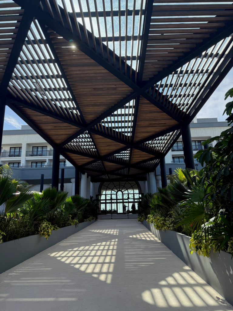 marriott cancun entrance way to the all inclusive cancun resort