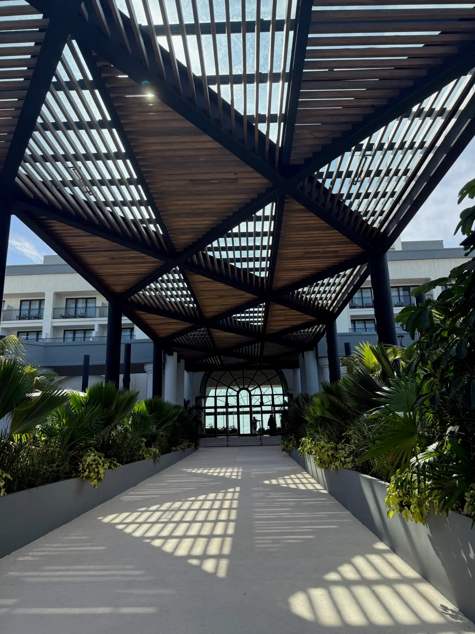 marriott cancun entrance way to the all inclusive cancun resort