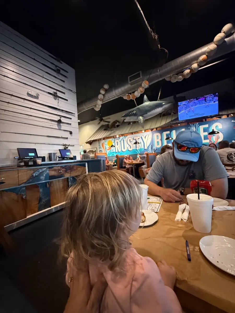 Eating at Rusty Bellies in Tarpon Springs with toddlers